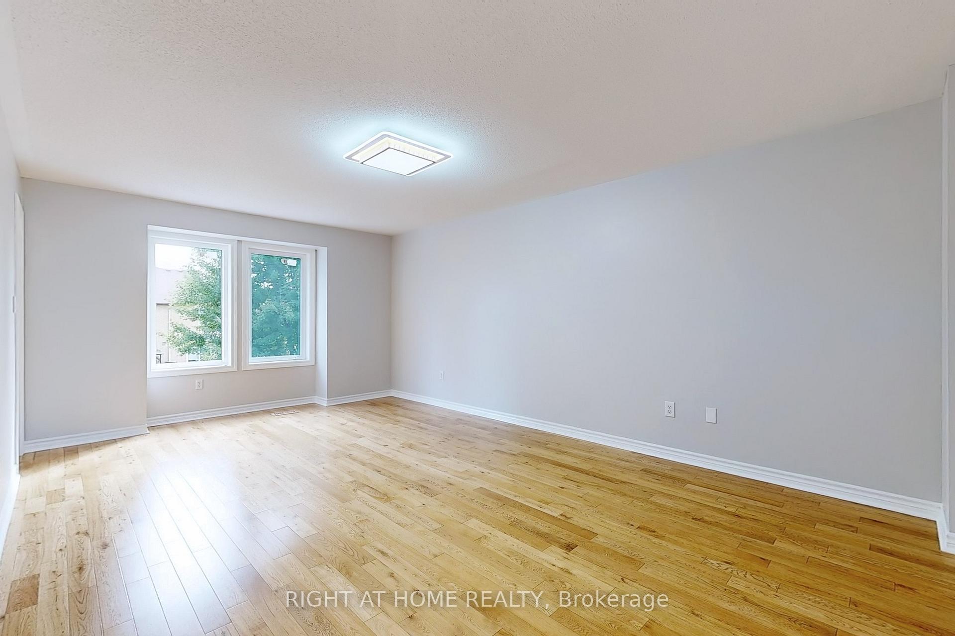 Photo 15 of 9 Auraglen Street, Richmond Hill, Oak Ridges — HOMEH