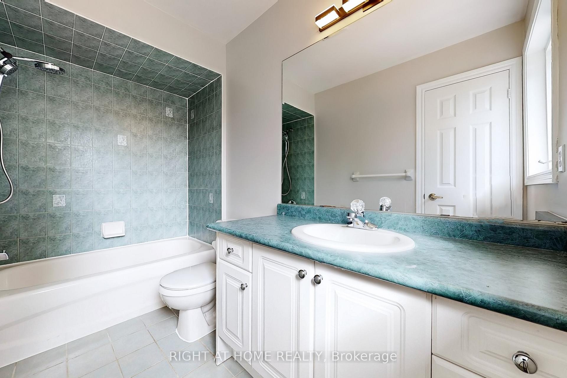 Photo 18 of 9 Auraglen Street, Richmond Hill, Oak Ridges — HOMEH