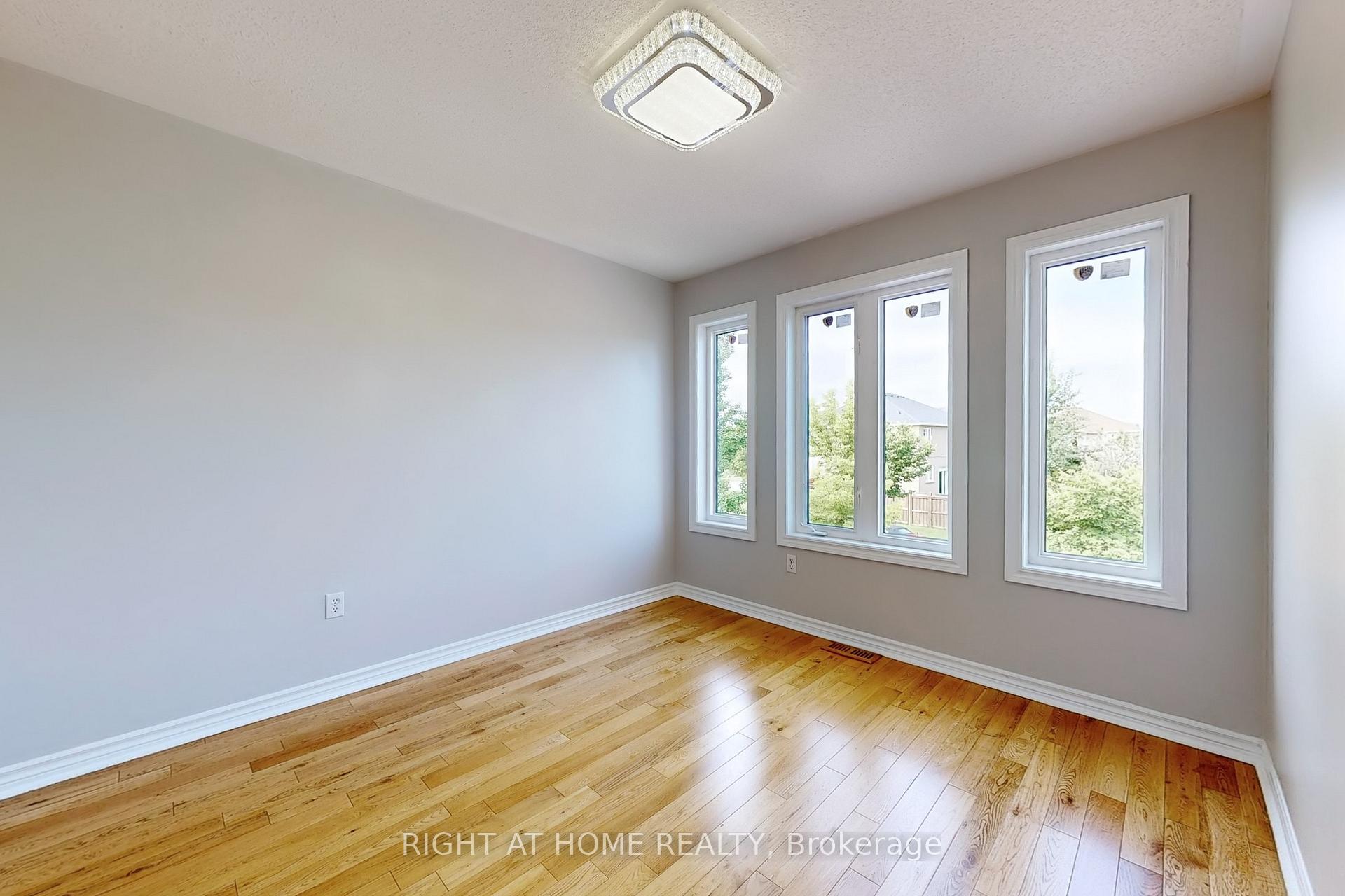 Photo 19 of 9 Auraglen Street, Richmond Hill, Oak Ridges — HOMEH