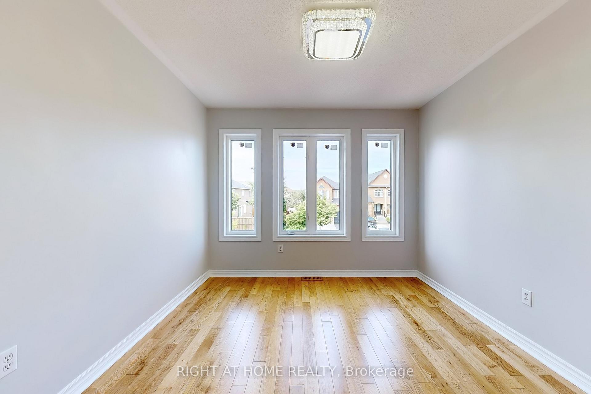 Photo 20 of 9 Auraglen Street, Richmond Hill, Oak Ridges — HOMEH