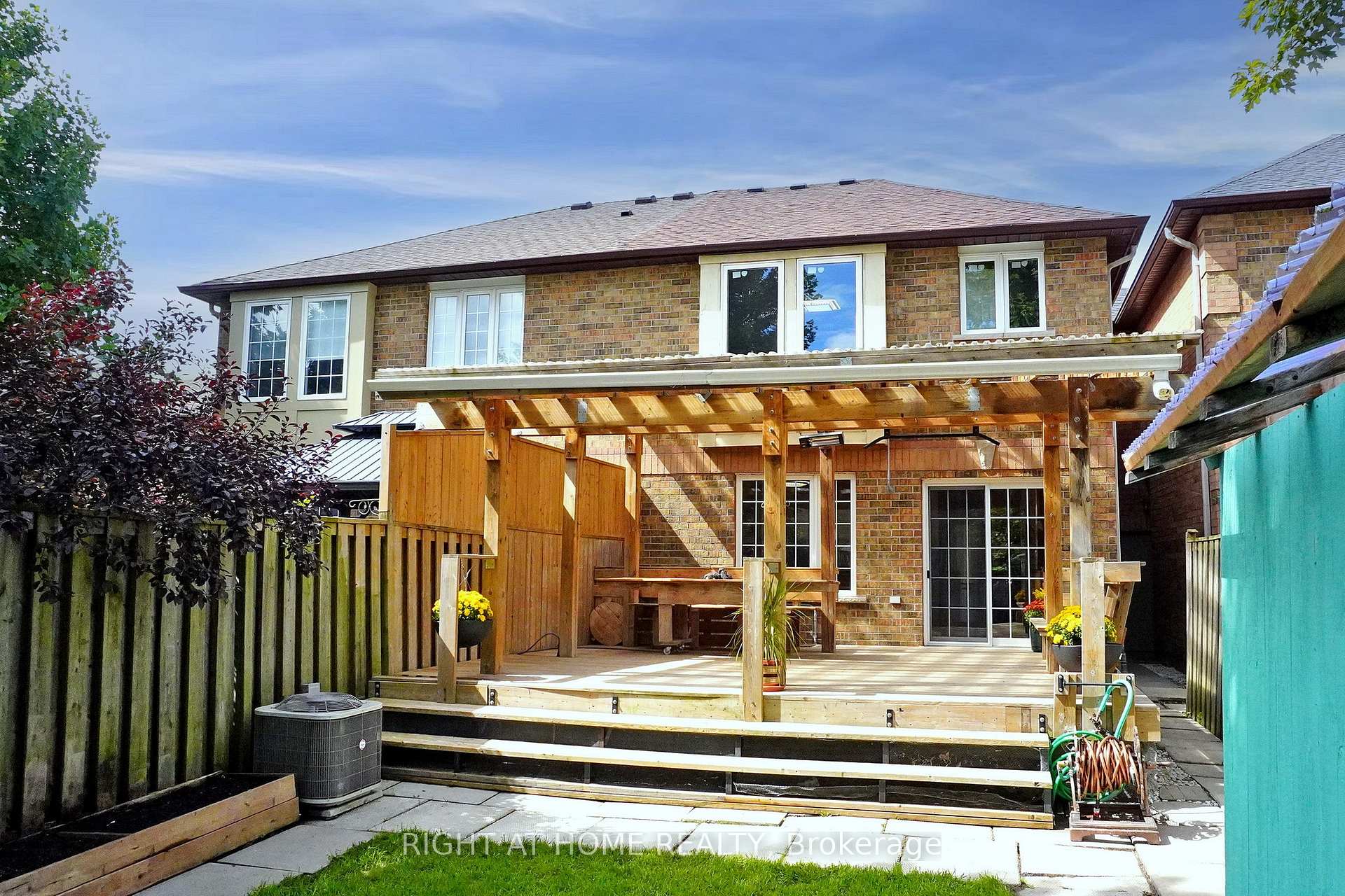 Photo 32 of 9 Auraglen Street, Richmond Hill, Oak Ridges — HOMEH