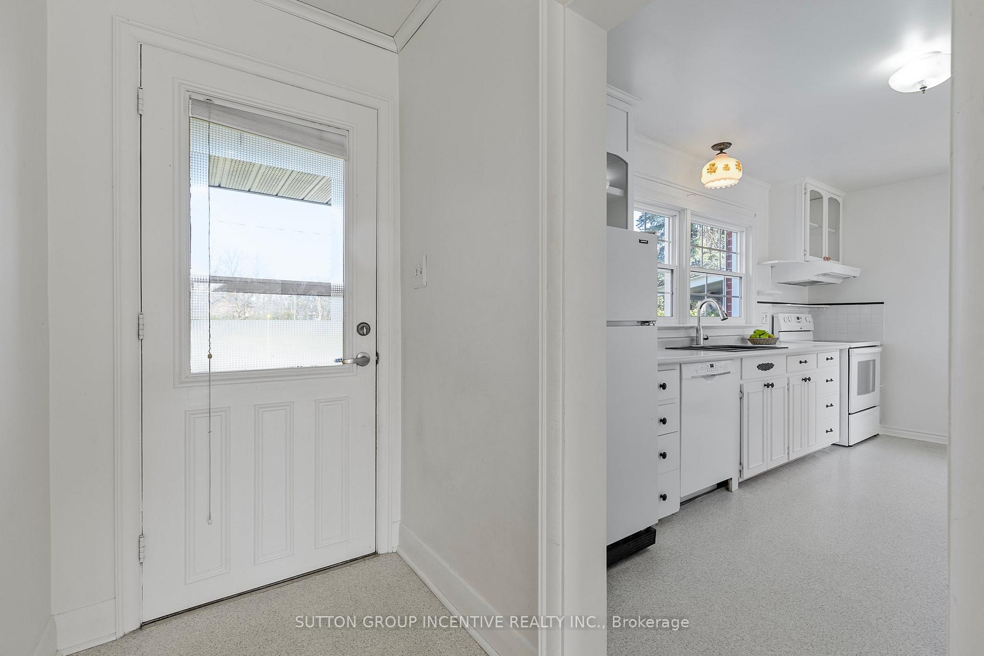 Photo 4 of 66 Cook Street, Barrie, Codrington — HOMEH
