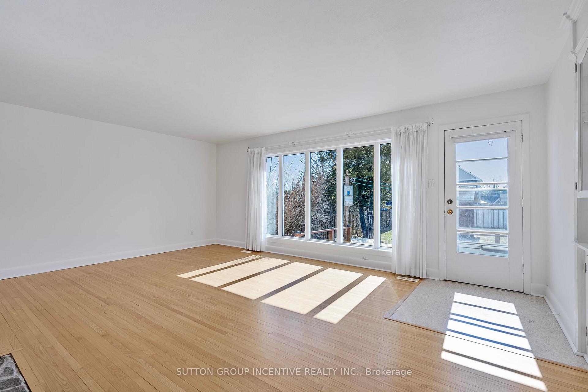 Photo 12 of 66 Cook Street, Barrie, Codrington — HOMEH