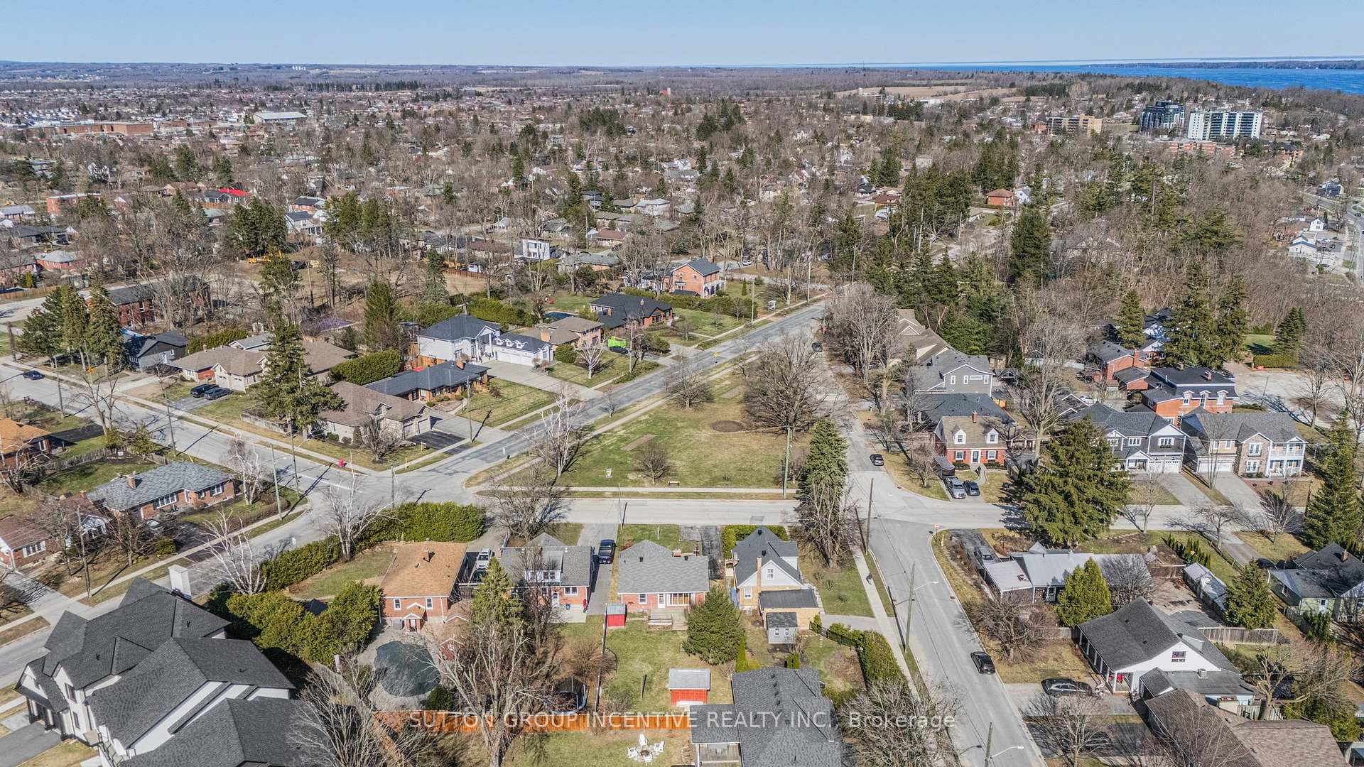 Photo 24 of 66 Cook Street, Barrie, Codrington — HOMEH