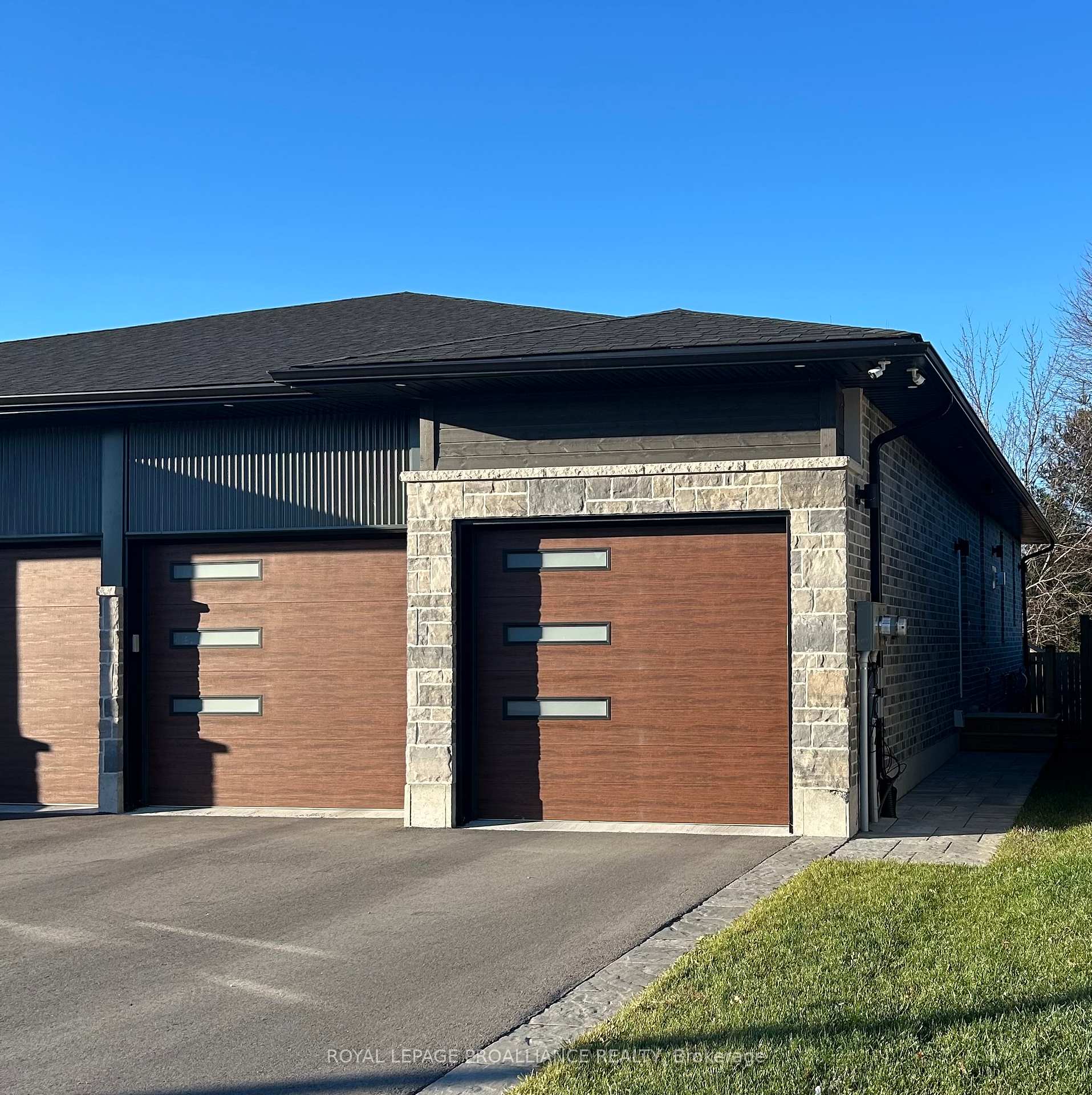 Front of Unit B, 74 Dewal Place
