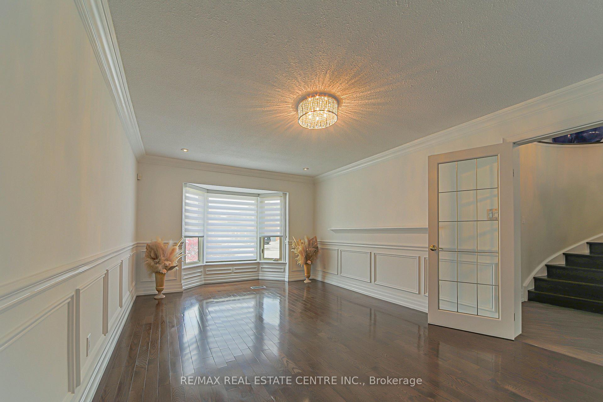 Photo 8 of 29 Linden Crescent, Brampton, Westgate — HOMEH