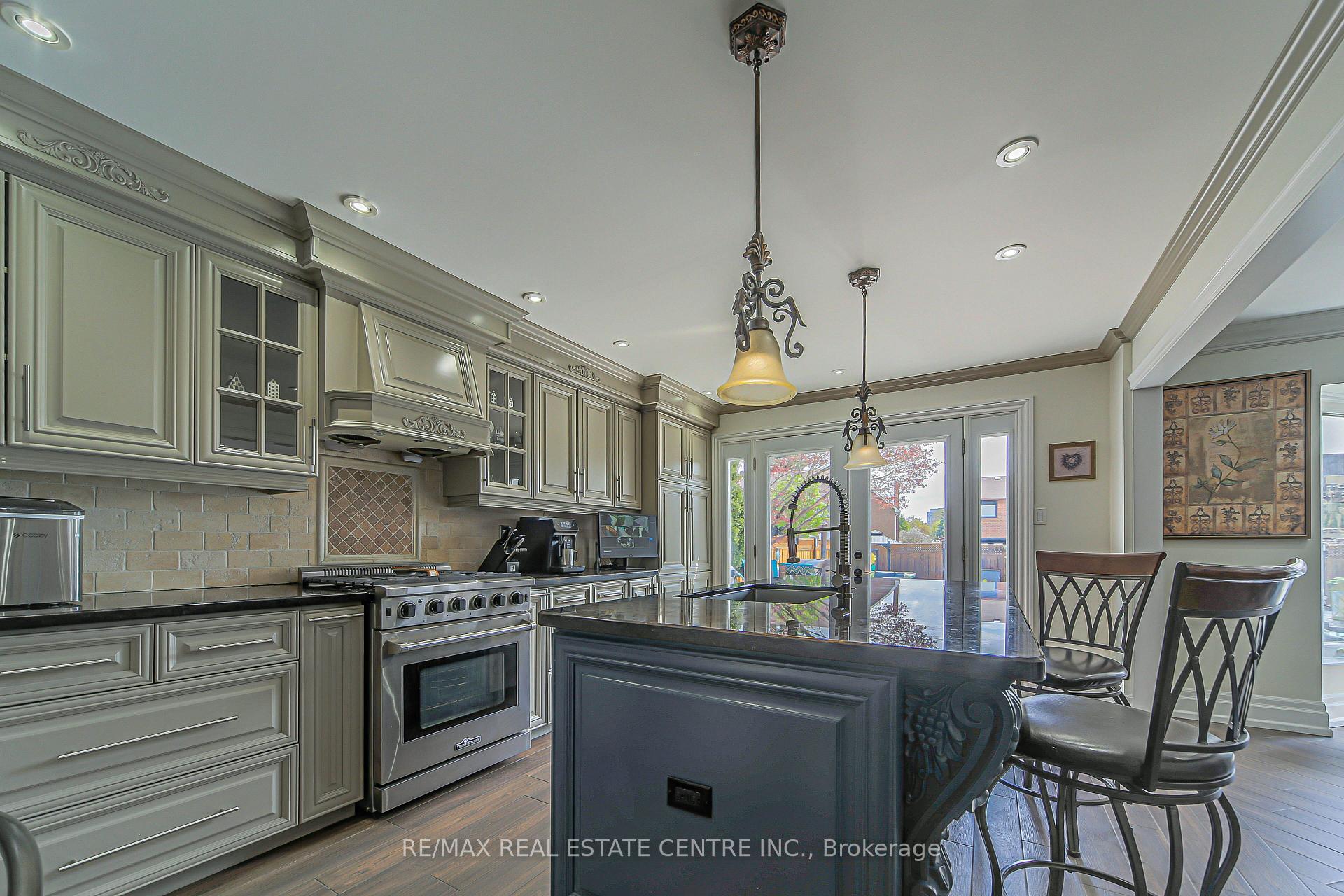 Photo 19 of 29 Linden Crescent, Brampton, Westgate — HOMEH