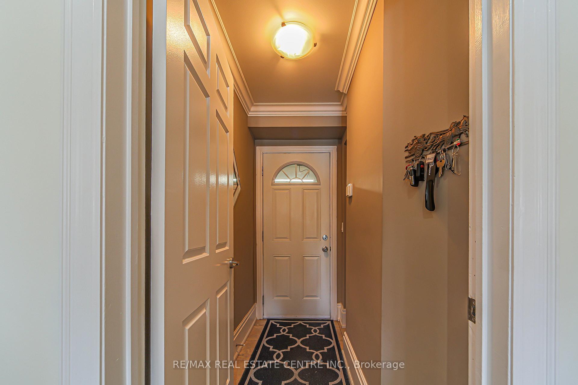 Photo 20 of 29 Linden Crescent, Brampton, Westgate — HOMEH