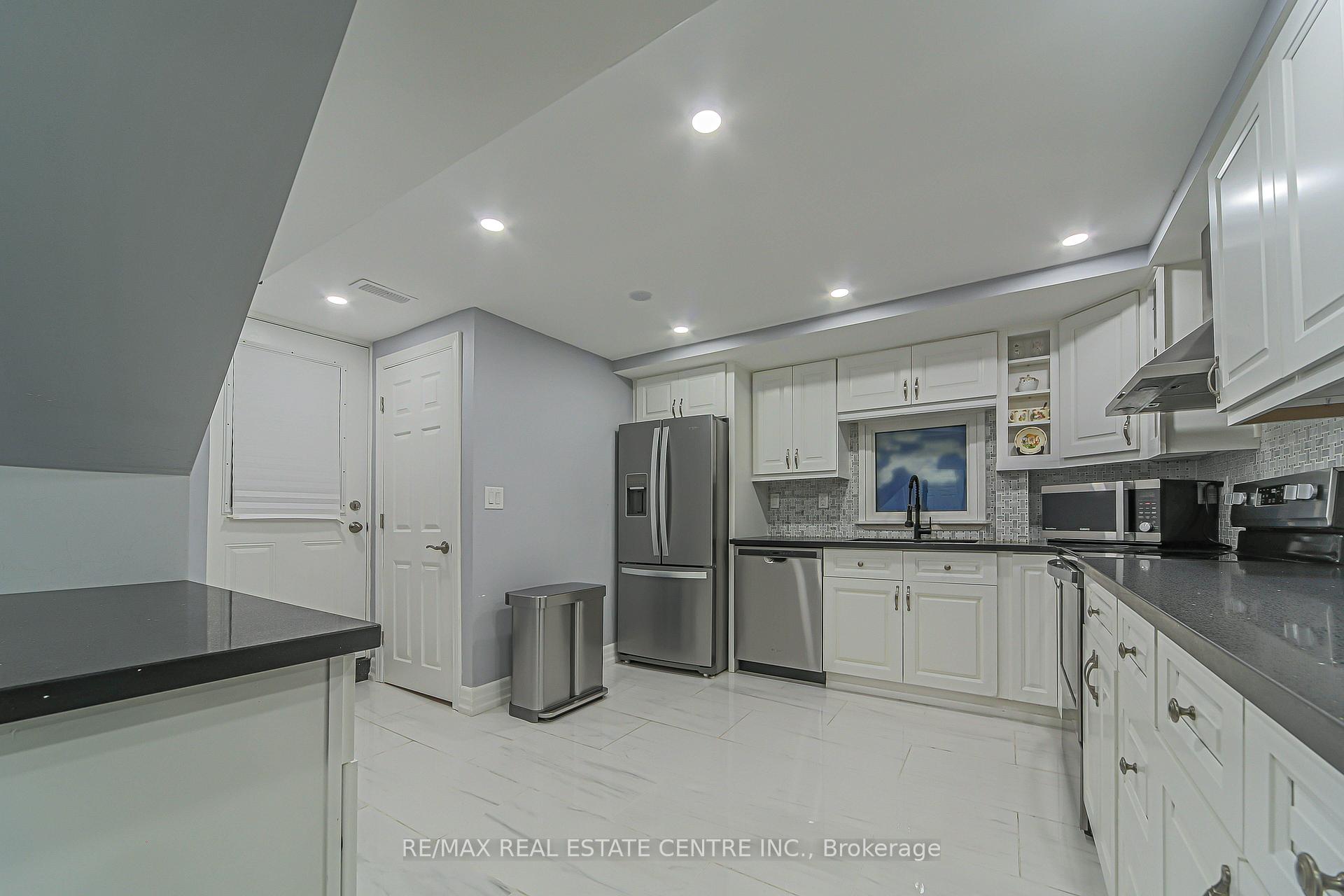 Photo 25 of 29 Linden Crescent, Brampton, Westgate — HOMEH