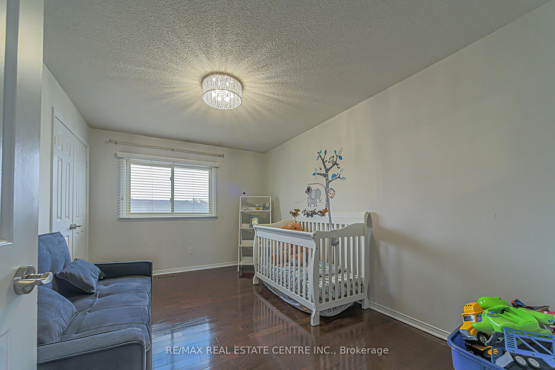 Photo 34 of 29 Linden Crescent, Brampton, Westgate — HOMEH