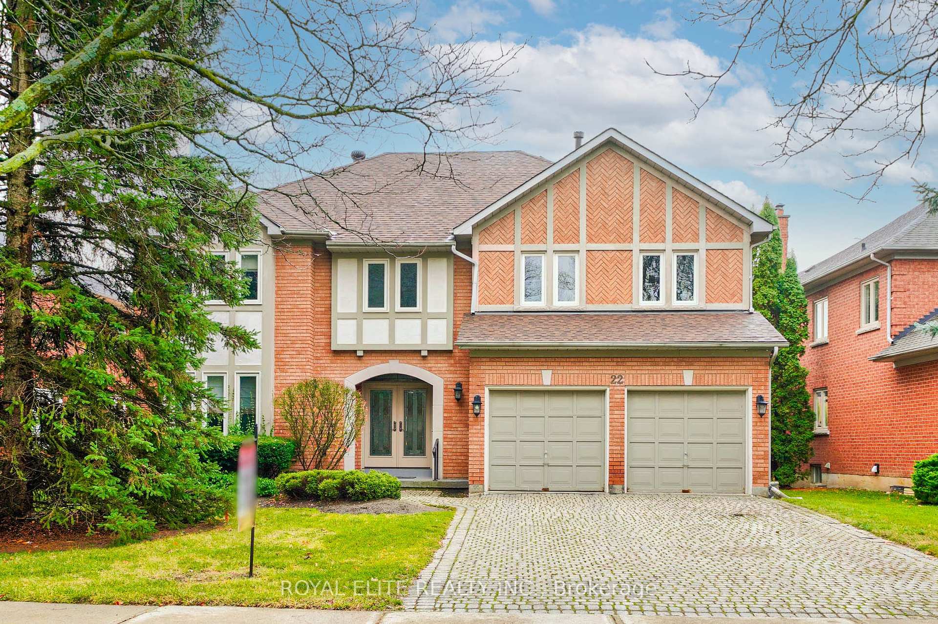 Photo 2 of 22 Montclair Road, Richmond Hill, Bayview Hill — HOMEH