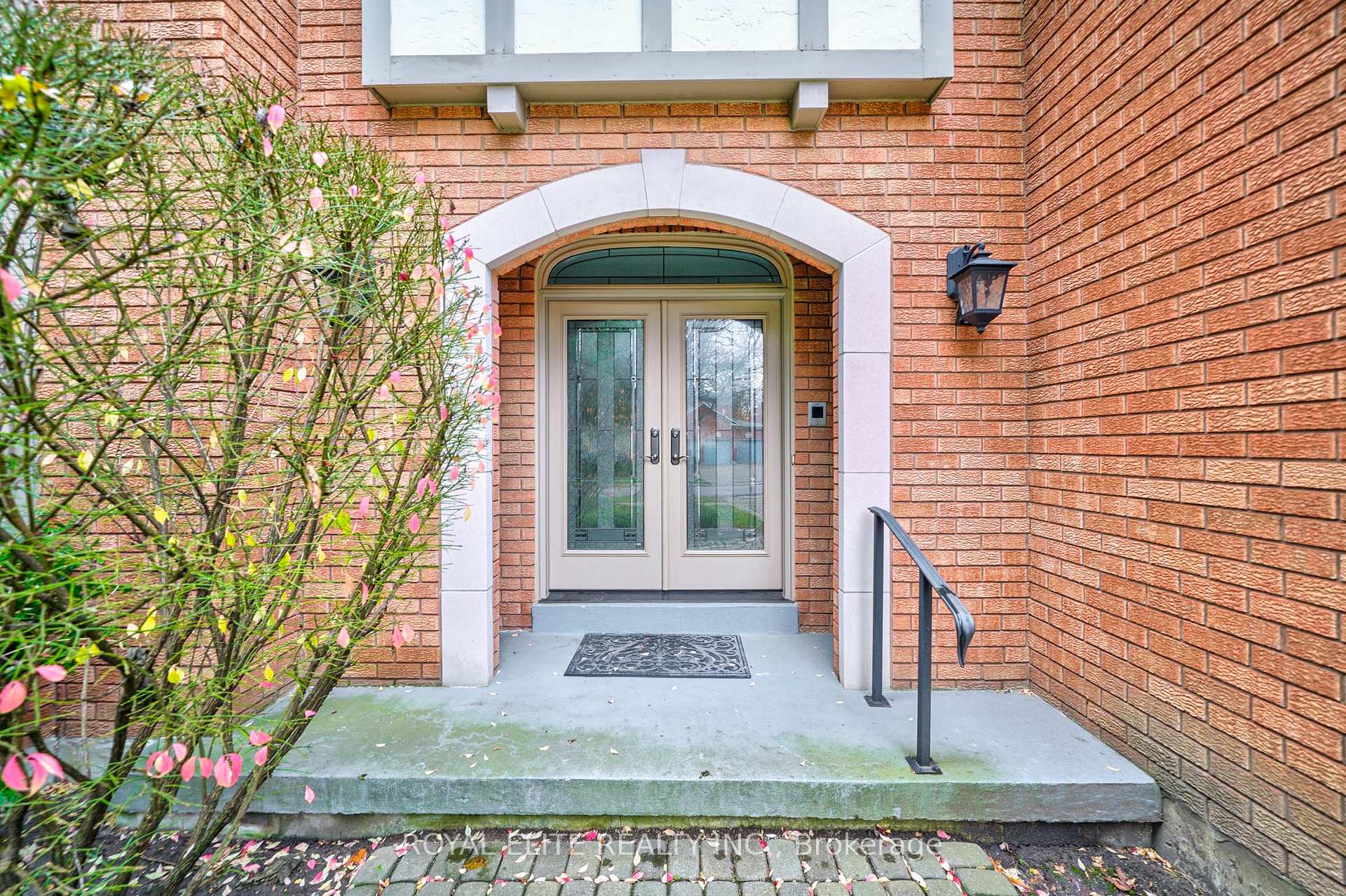 Photo 3 of 22 Montclair Road, Richmond Hill, Bayview Hill — HOMEH