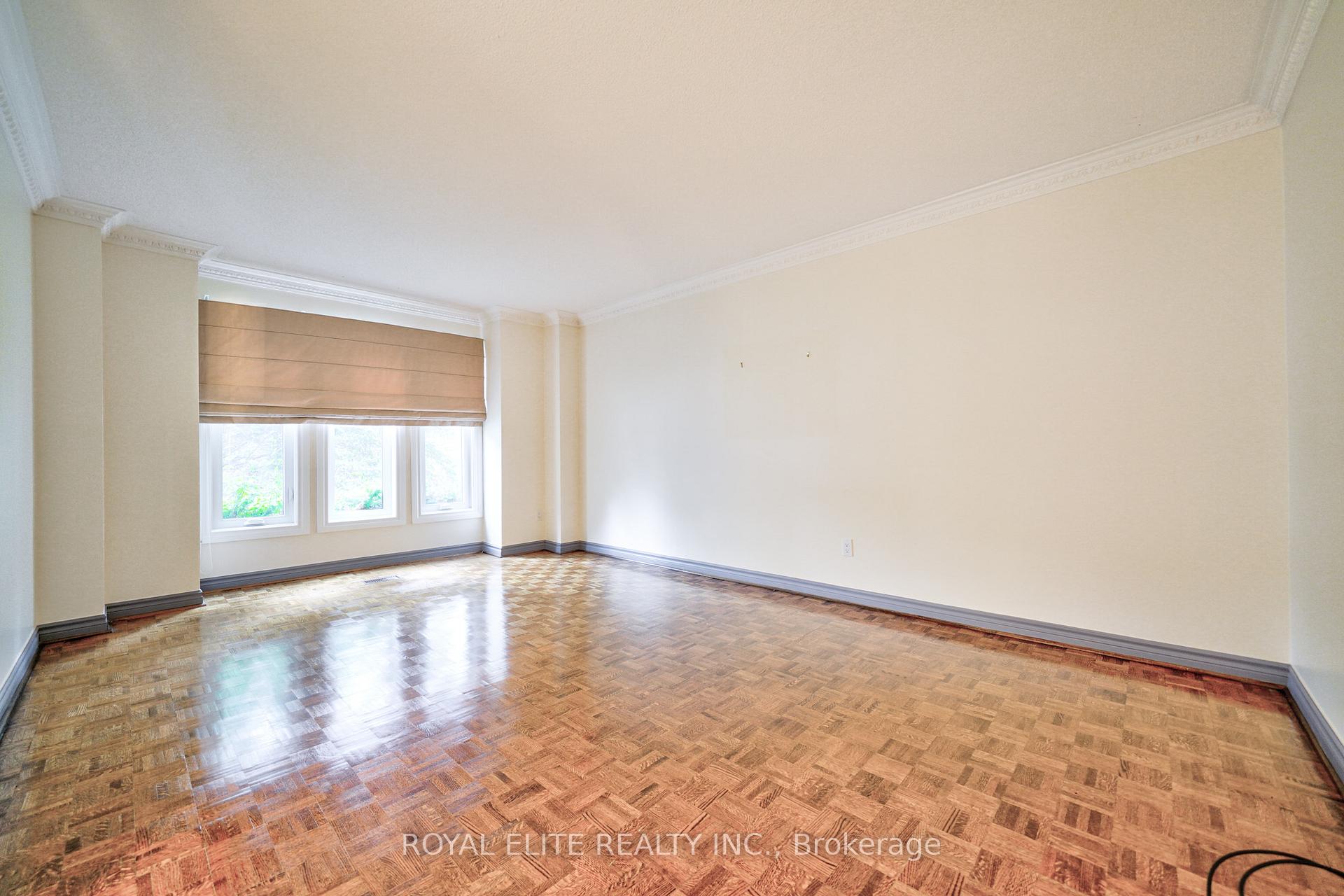 Photo 6 of 22 Montclair Road, Richmond Hill, Bayview Hill — HOMEH