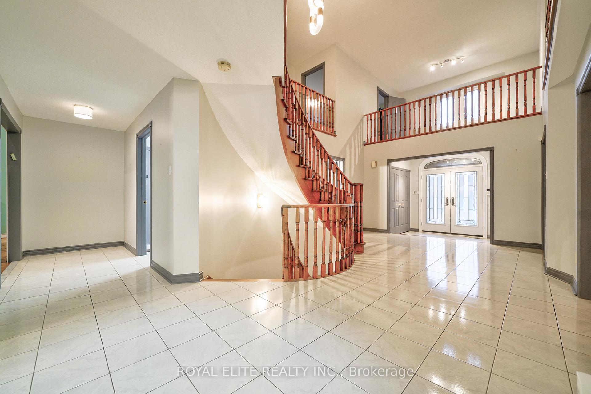 Photo 11 of 22 Montclair Road, Richmond Hill, Bayview Hill — HOMEH