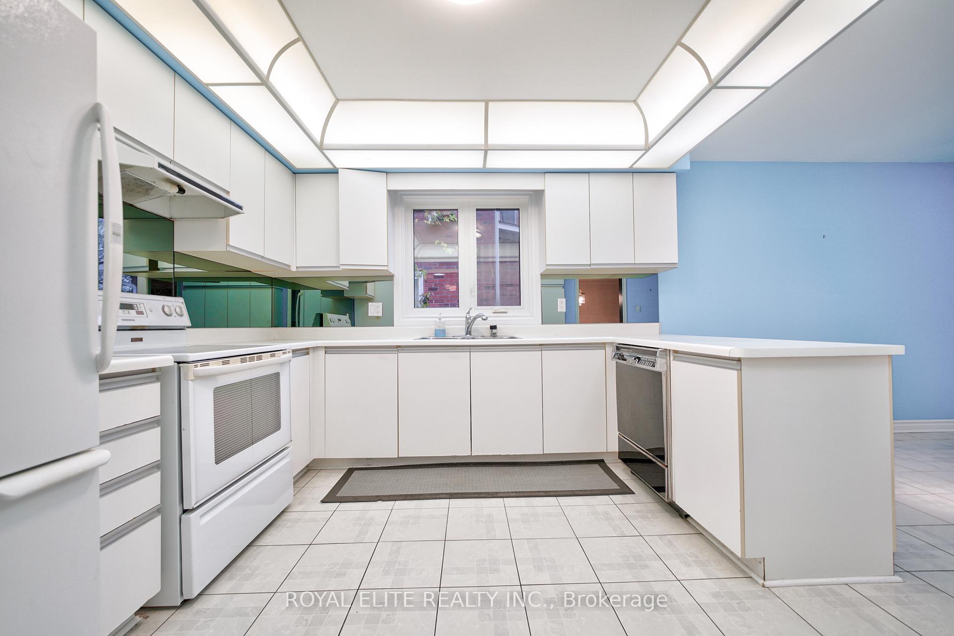 Photo 12 of 22 Montclair Road, Richmond Hill, Bayview Hill — HOMEH