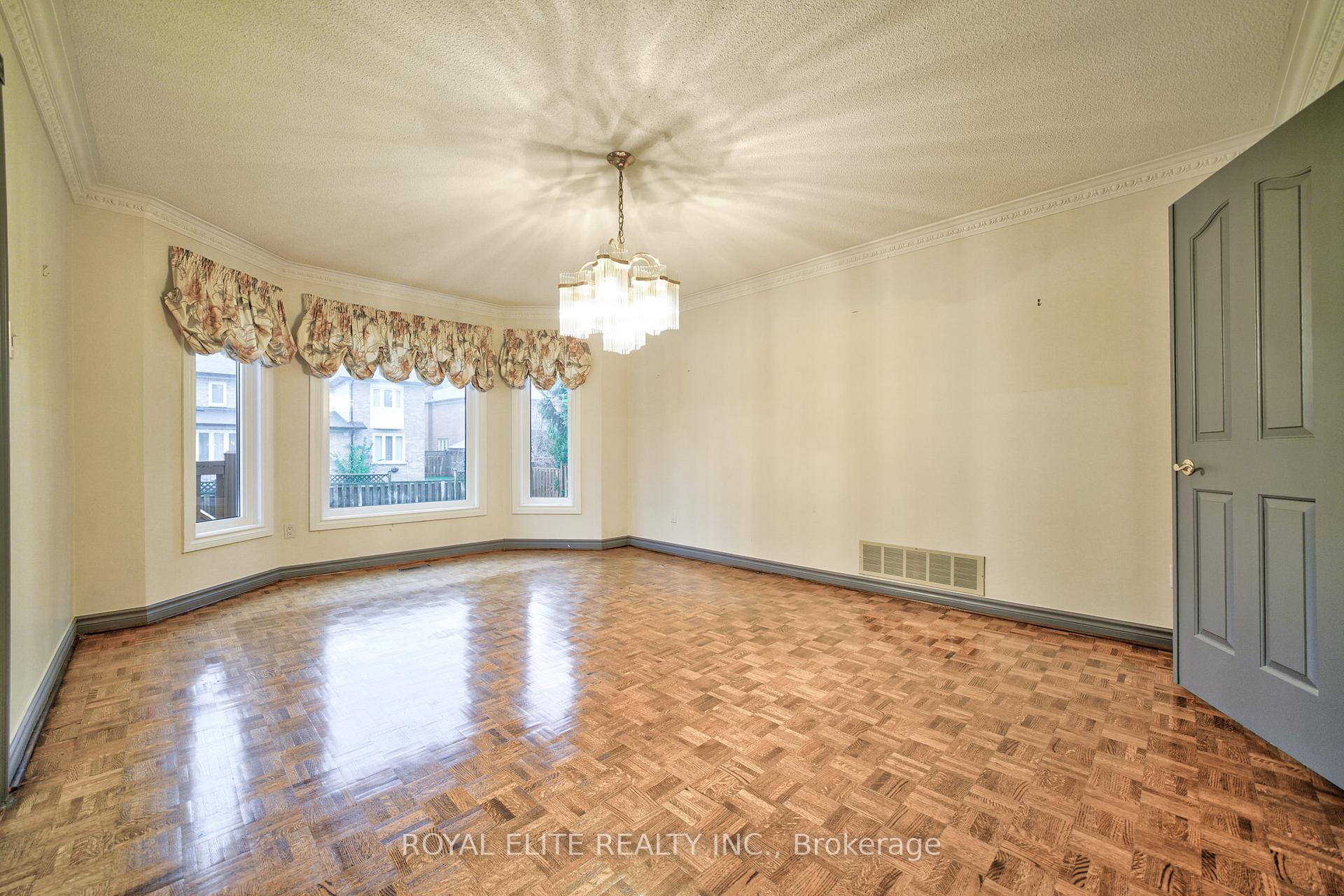 Photo 15 of 22 Montclair Road, Richmond Hill, Bayview Hill — HOMEH