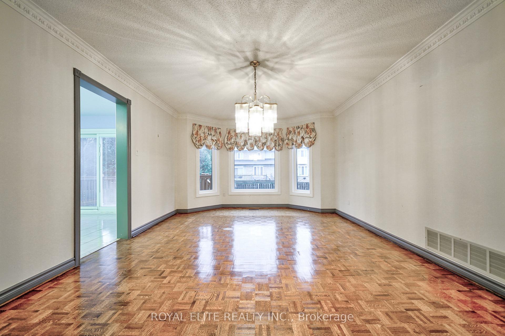 Photo 16 of 22 Montclair Road, Richmond Hill, Bayview Hill — HOMEH