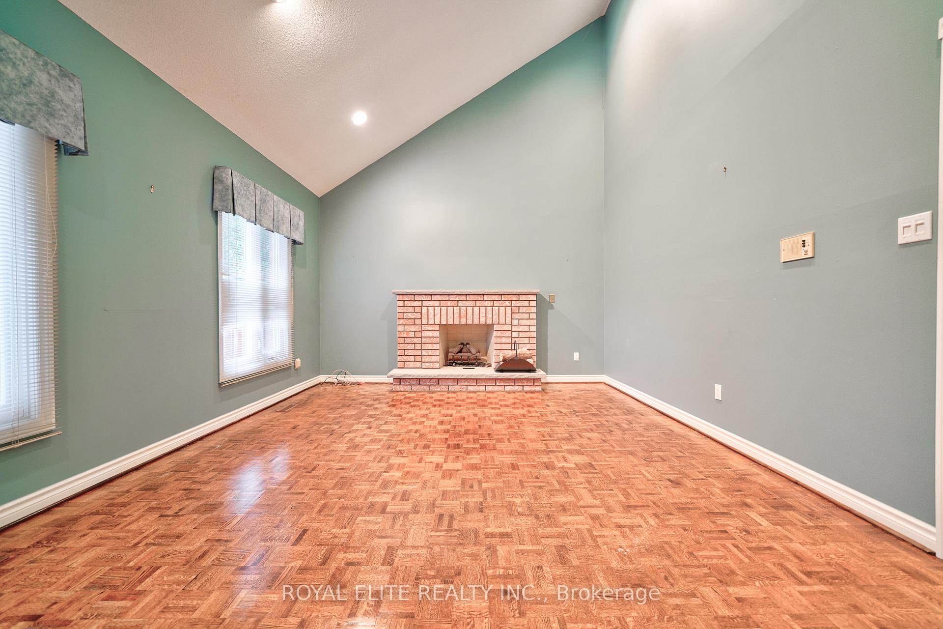 Photo 20 of 22 Montclair Road, Richmond Hill, Bayview Hill — HOMEH