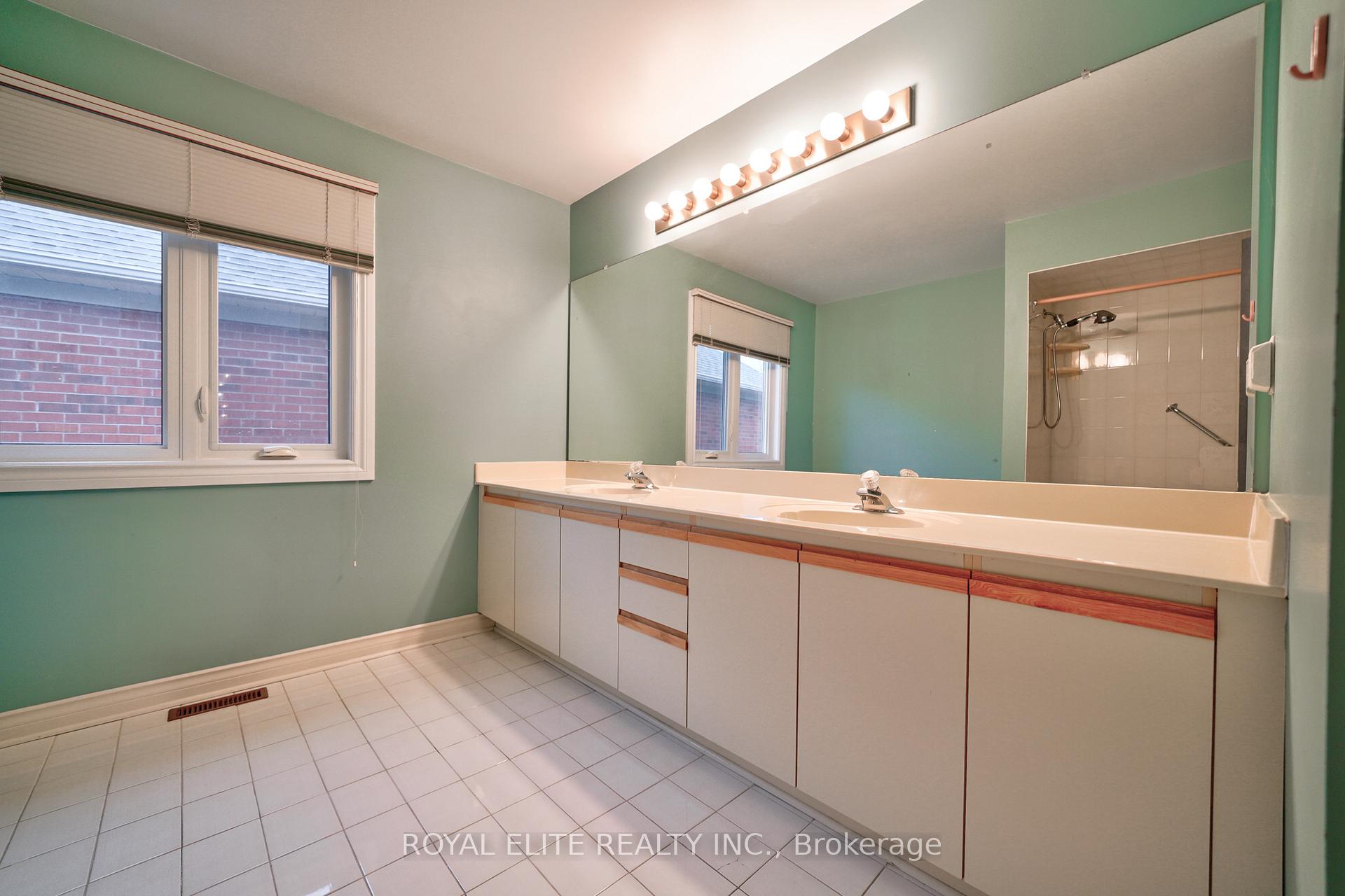 Photo 23 of 22 Montclair Road, Richmond Hill, Bayview Hill — HOMEH