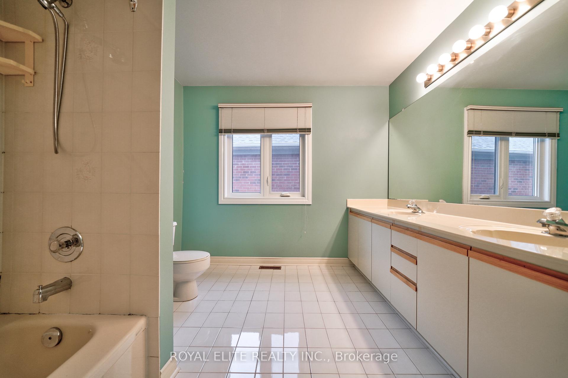 Photo 25 of 22 Montclair Road, Richmond Hill, Bayview Hill — HOMEH