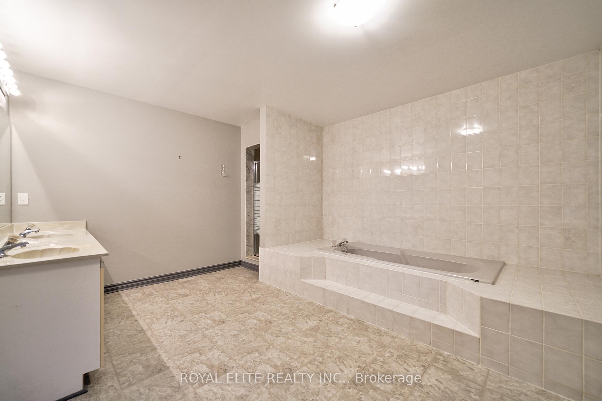 Photo 35 of 22 Montclair Road, Richmond Hill, Bayview Hill — HOMEH