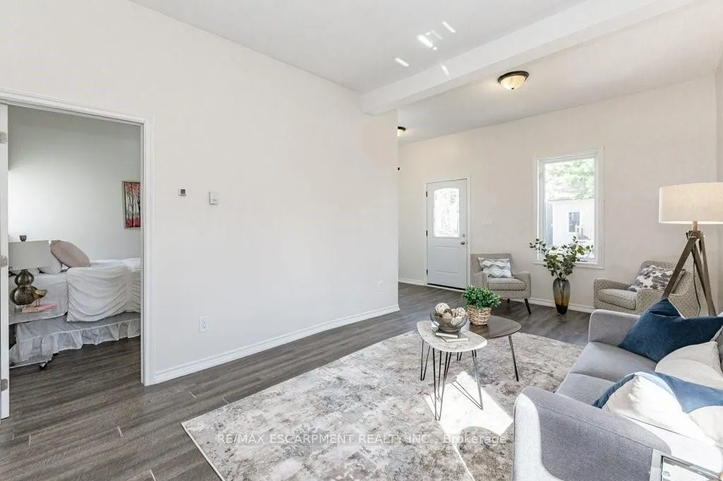 Photo 8 of 196 Picton Street E, Hamilton, North End — HOMEH