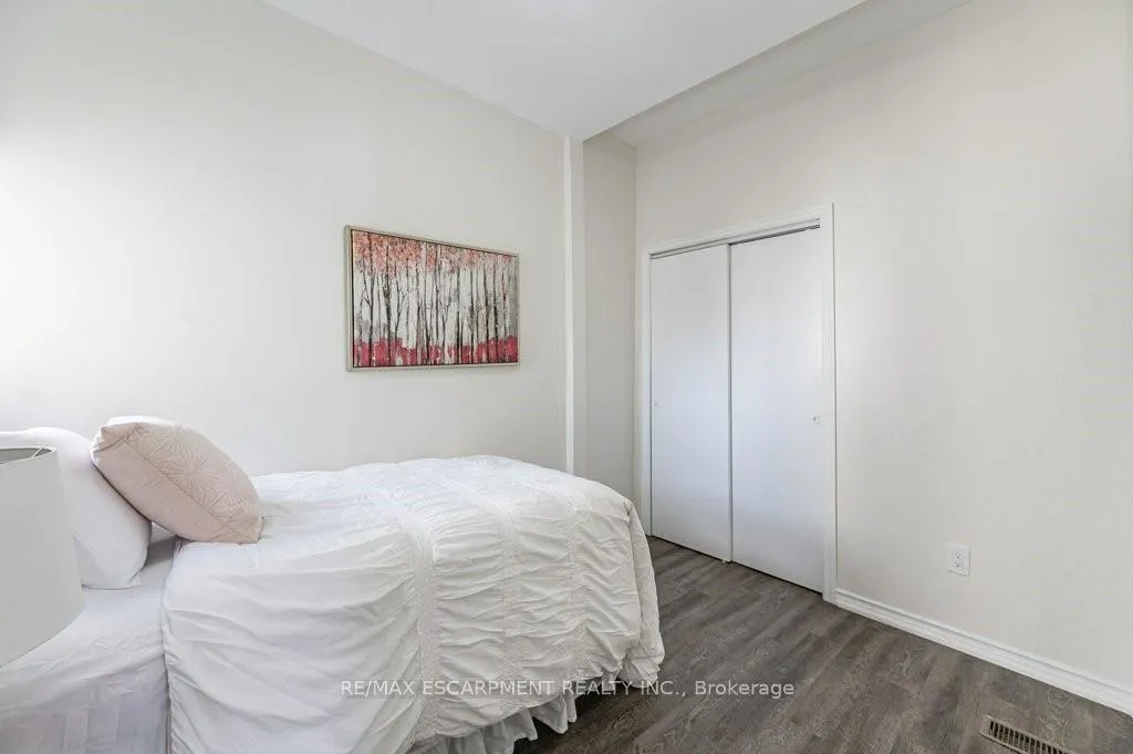 Photo 12 of 196 Picton Street E, Hamilton, North End — HOMEH