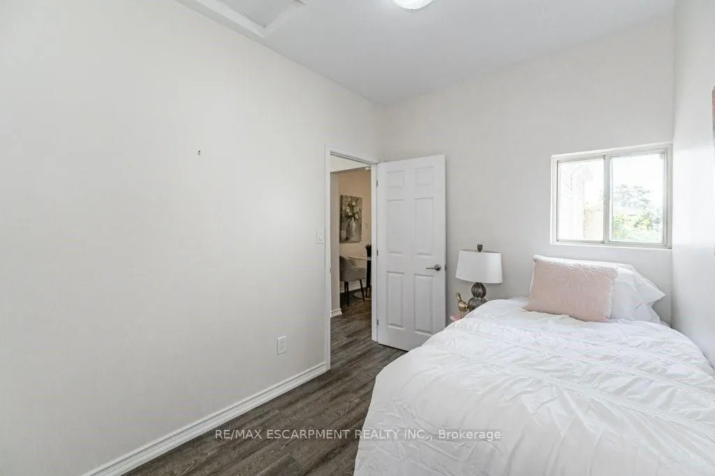 Photo 13 of 196 Picton Street E, Hamilton, North End — HOMEH