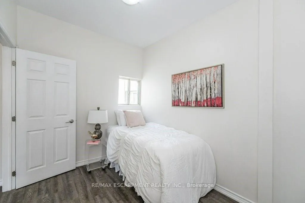 Photo 14 of 196 Picton Street E, Hamilton, North End — HOMEH