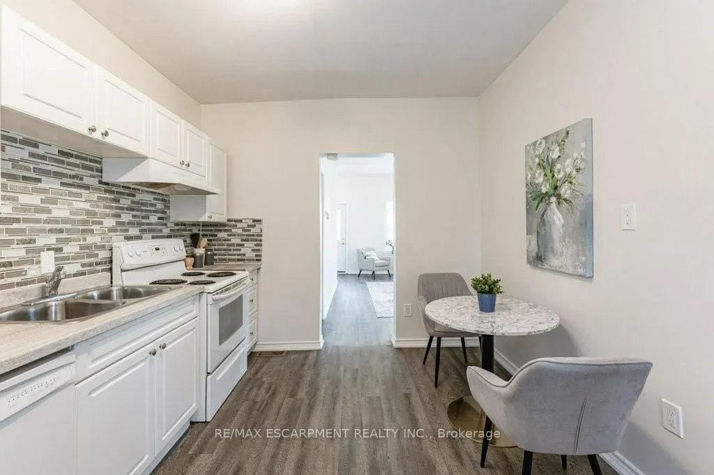 Photo 23 of 196 Picton Street E, Hamilton, North End — HOMEH