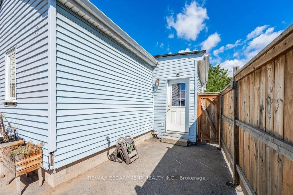Photo 27 of 196 Picton Street E, Hamilton, North End — HOMEH