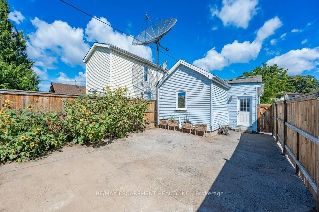 Photo 29 of 196 Picton Street E, Hamilton, North End — HOMEH