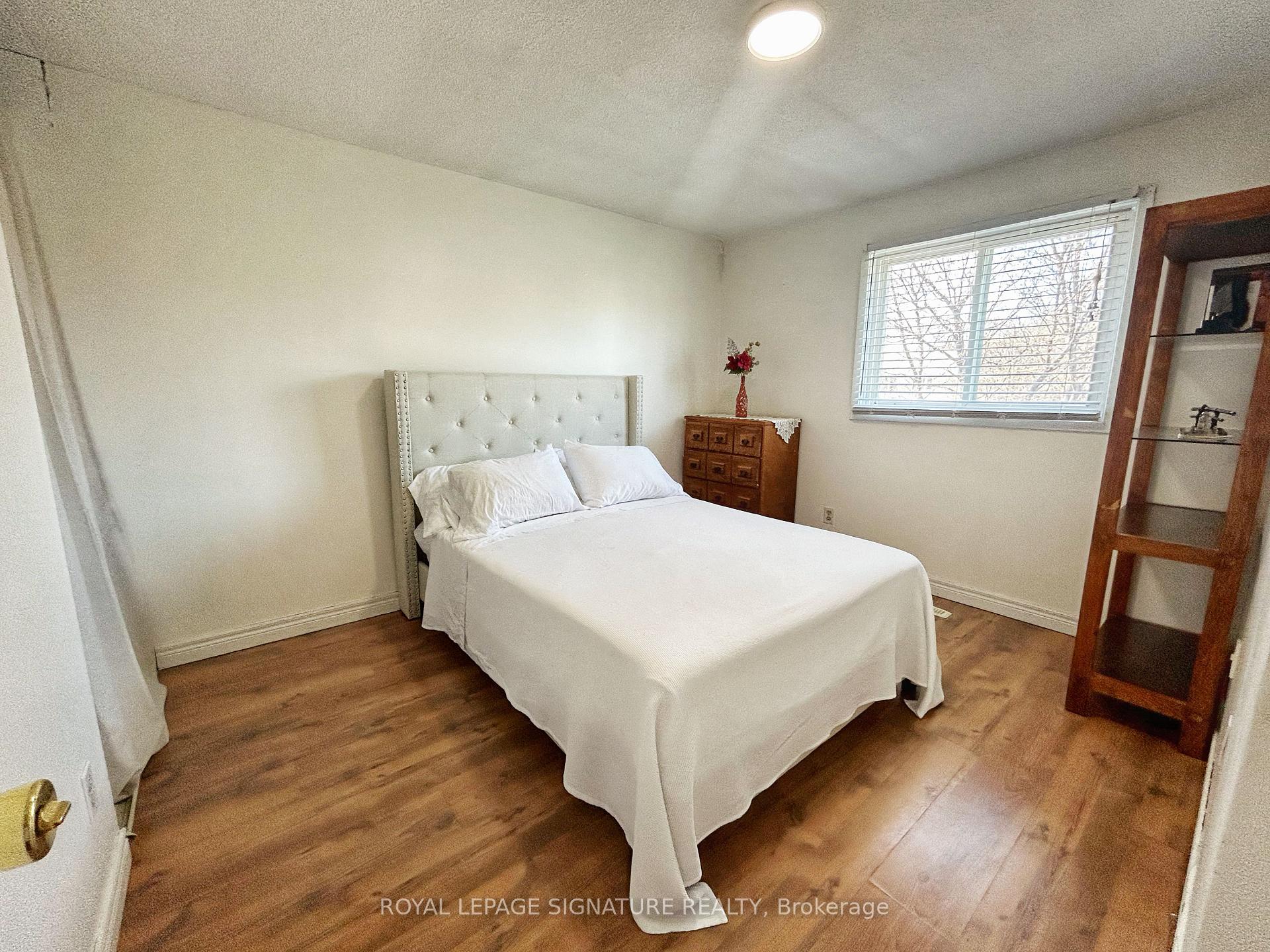 Photo 14 of 33 Courtleigh Square, Brampton, Heart Lake East — HOMEH