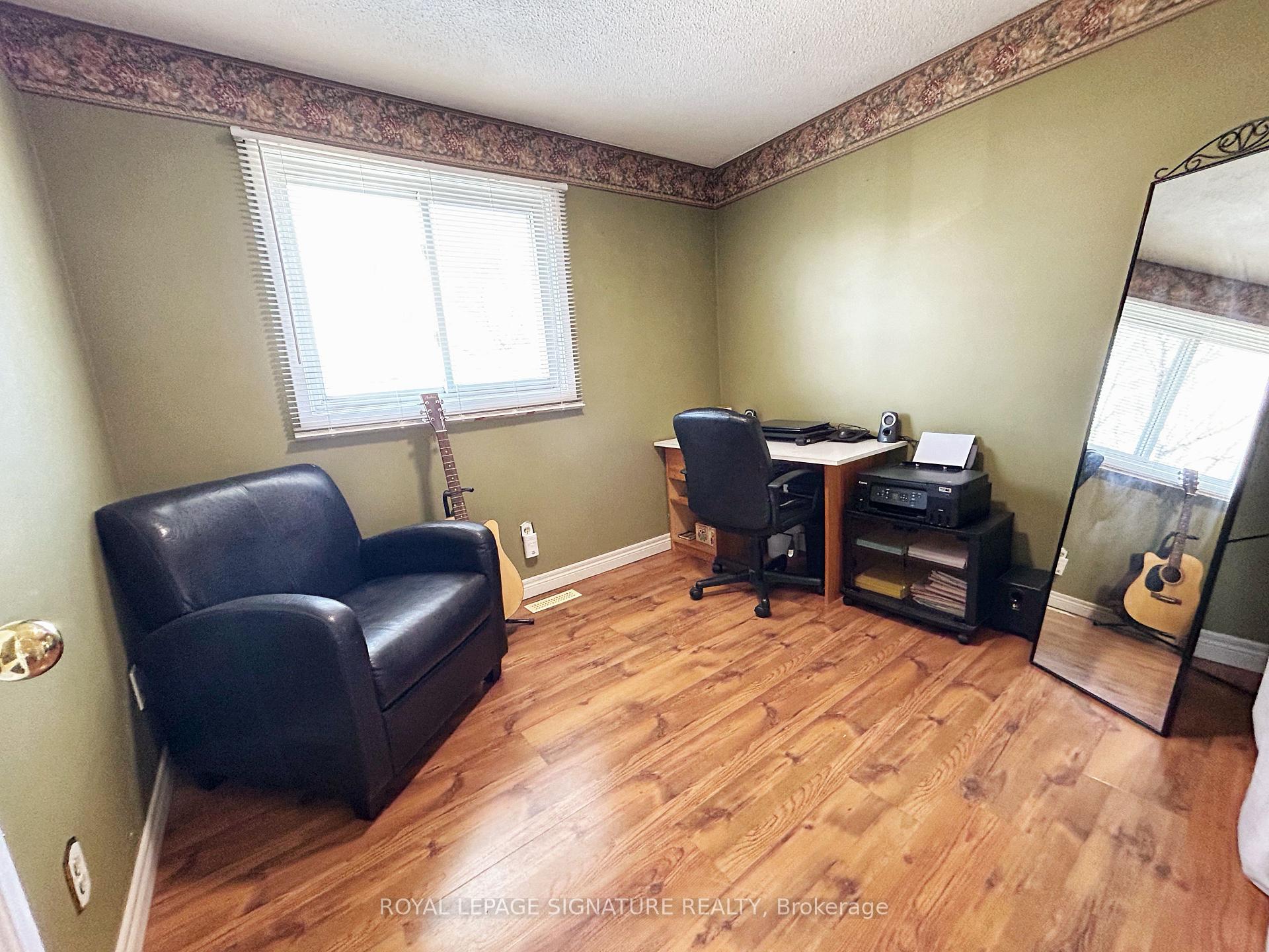 Photo 15 of 33 Courtleigh Square, Brampton, Heart Lake East — HOMEH