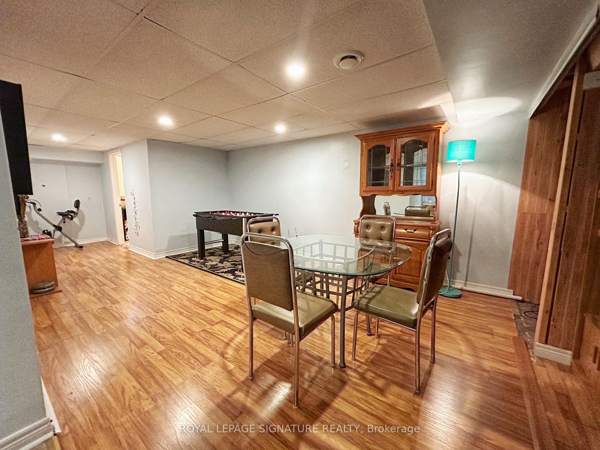 Photo 18 of 33 Courtleigh Square, Brampton, Heart Lake East — HOMEH