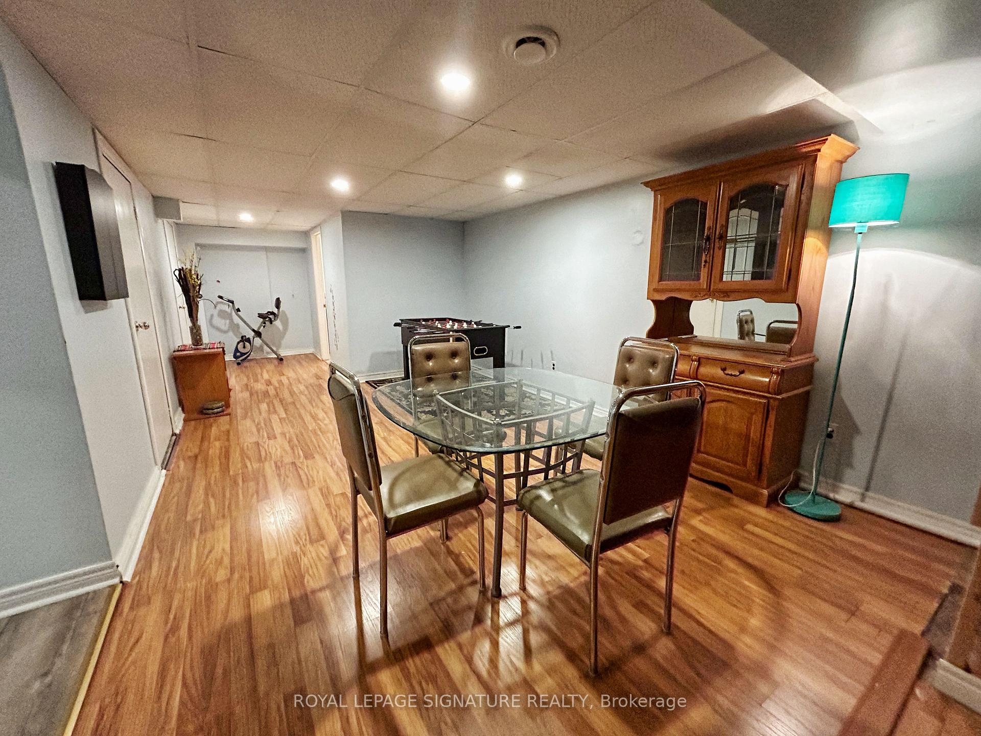 Photo 20 of 33 Courtleigh Square, Brampton, Heart Lake East — HOMEH