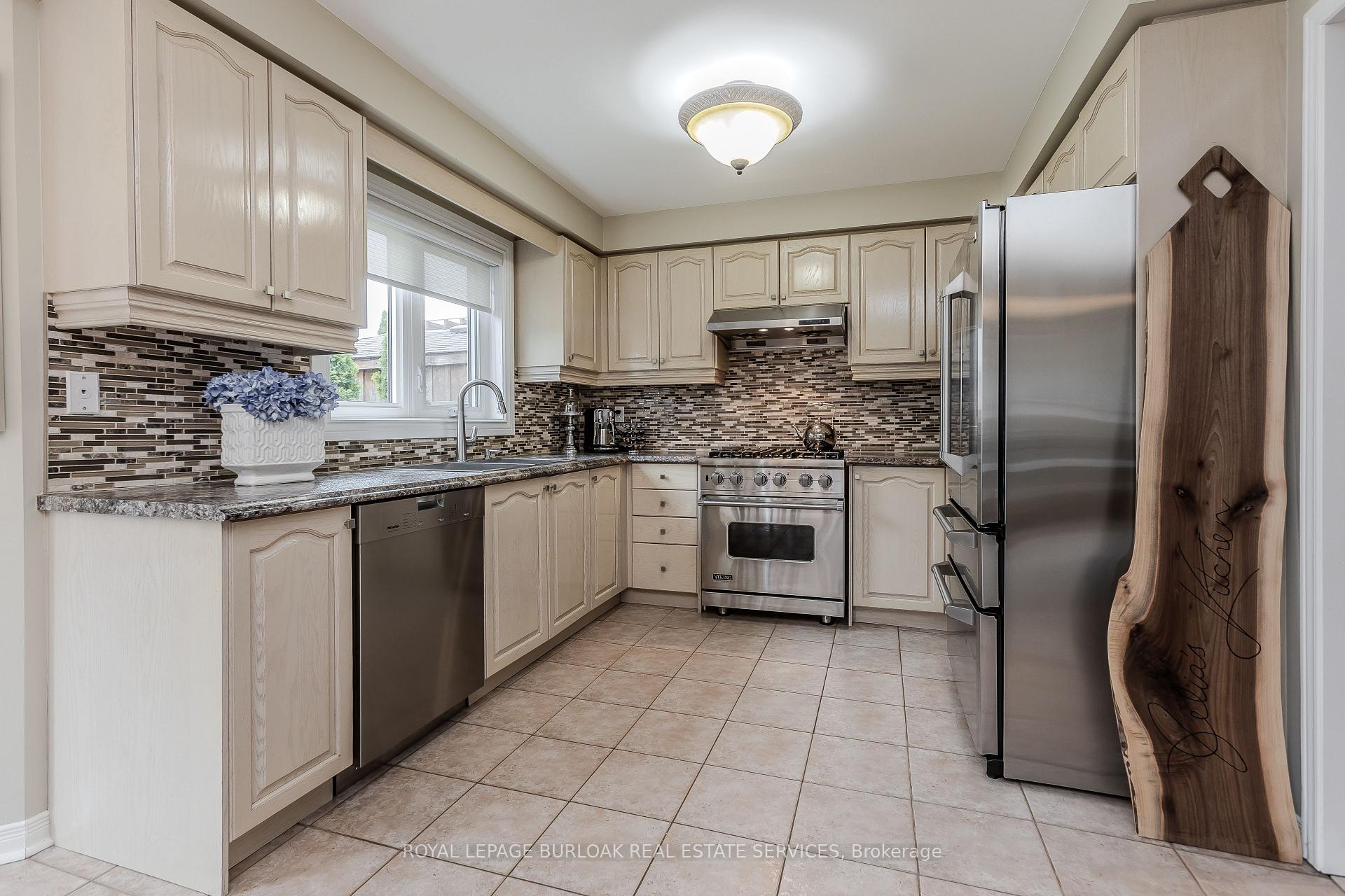 Photo 8 of 562 Phoebe Crescent, Burlington, Appleby — HOMEH