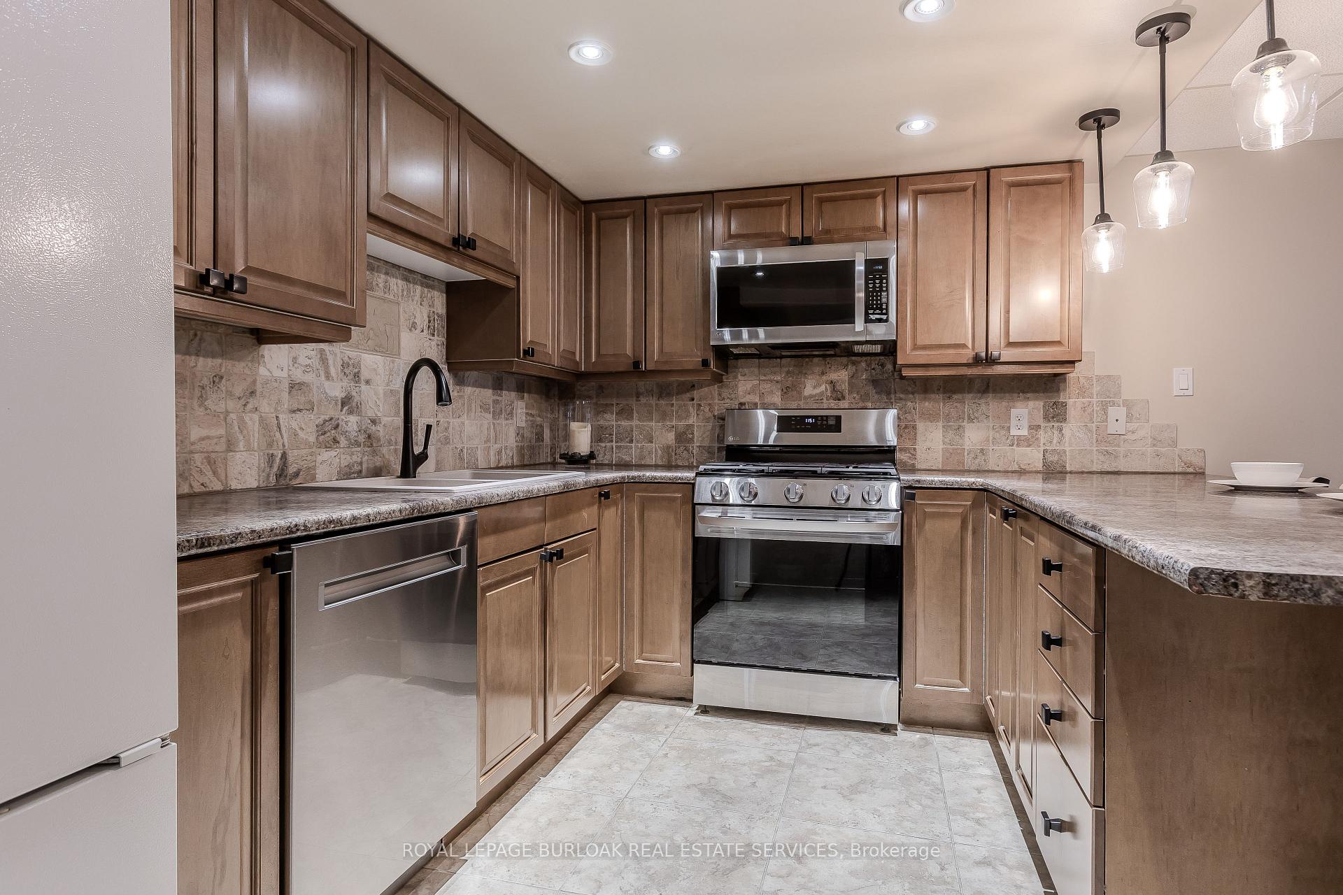 Photo 31 of 562 Phoebe Crescent, Burlington, Appleby — HOMEH