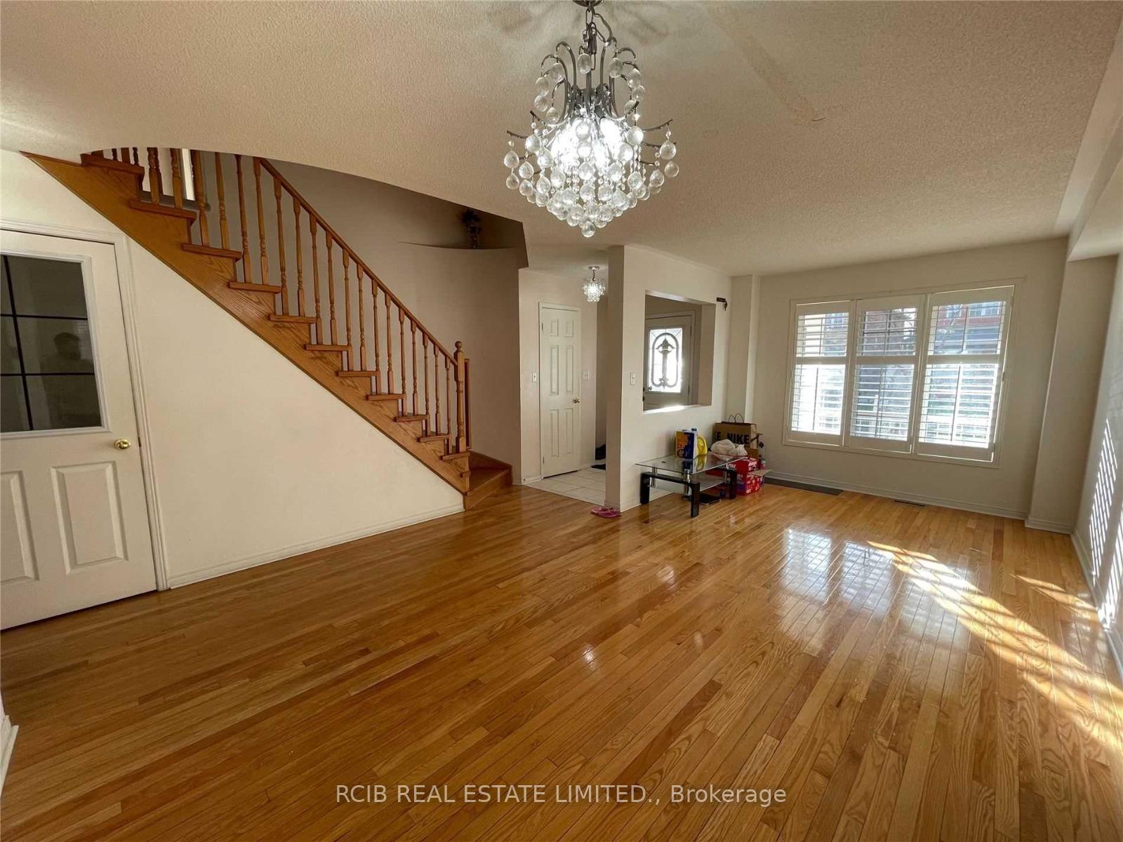 Photo 3 of 17 Schooner Drive S, Brampton, Fletcher's Meadow — HOMEH
