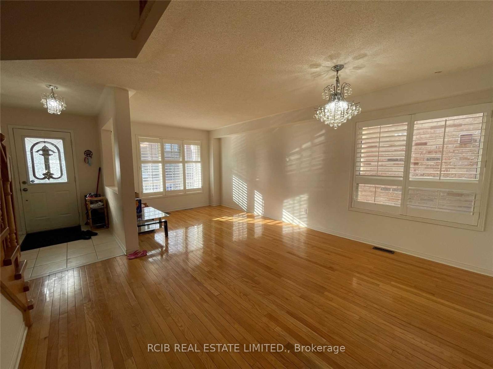Photo 4 of 17 Schooner Drive S, Brampton, Fletcher's Meadow — HOMEH