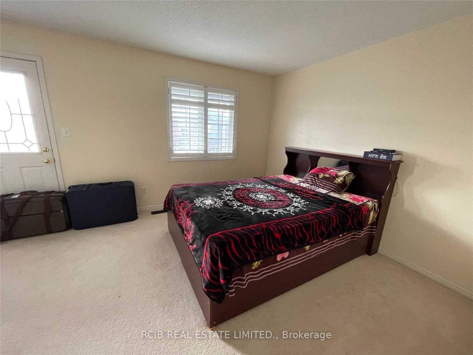 Photo 8 of 17 Schooner Drive S, Brampton, Fletcher's Meadow — HOMEH