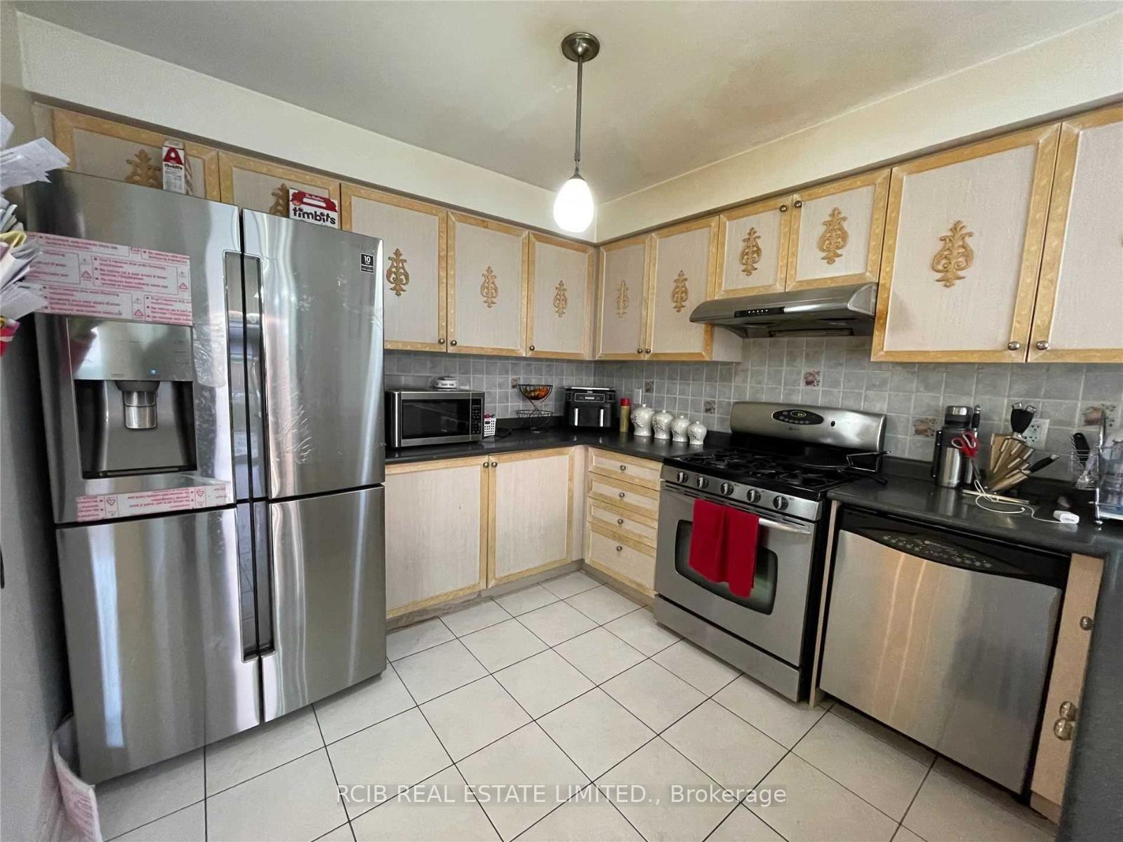 Photo 10 of 17 Schooner Drive S, Brampton, Fletcher's Meadow — HOMEH