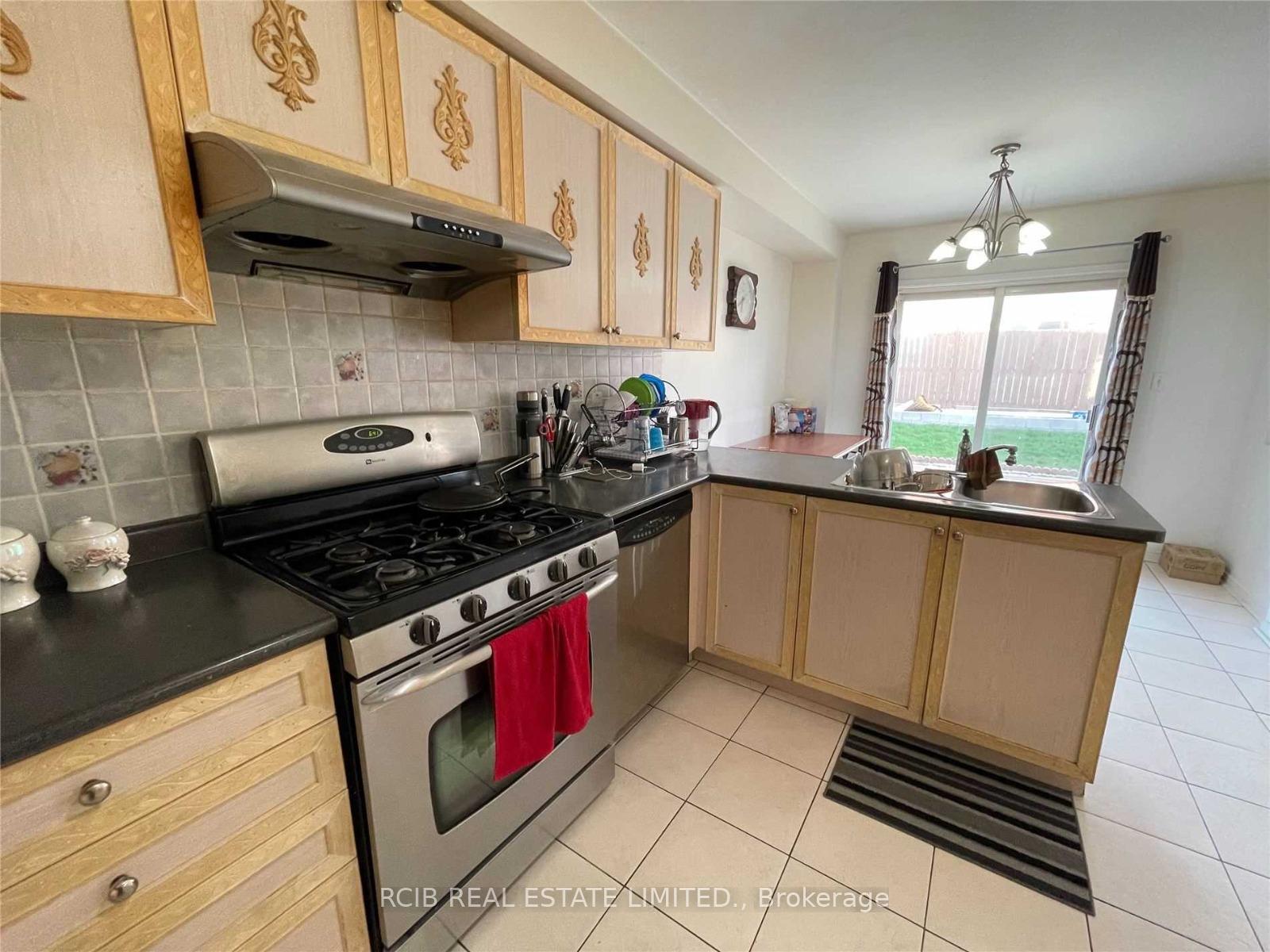 Photo 11 of 17 Schooner Drive S, Brampton, Fletcher's Meadow — HOMEH