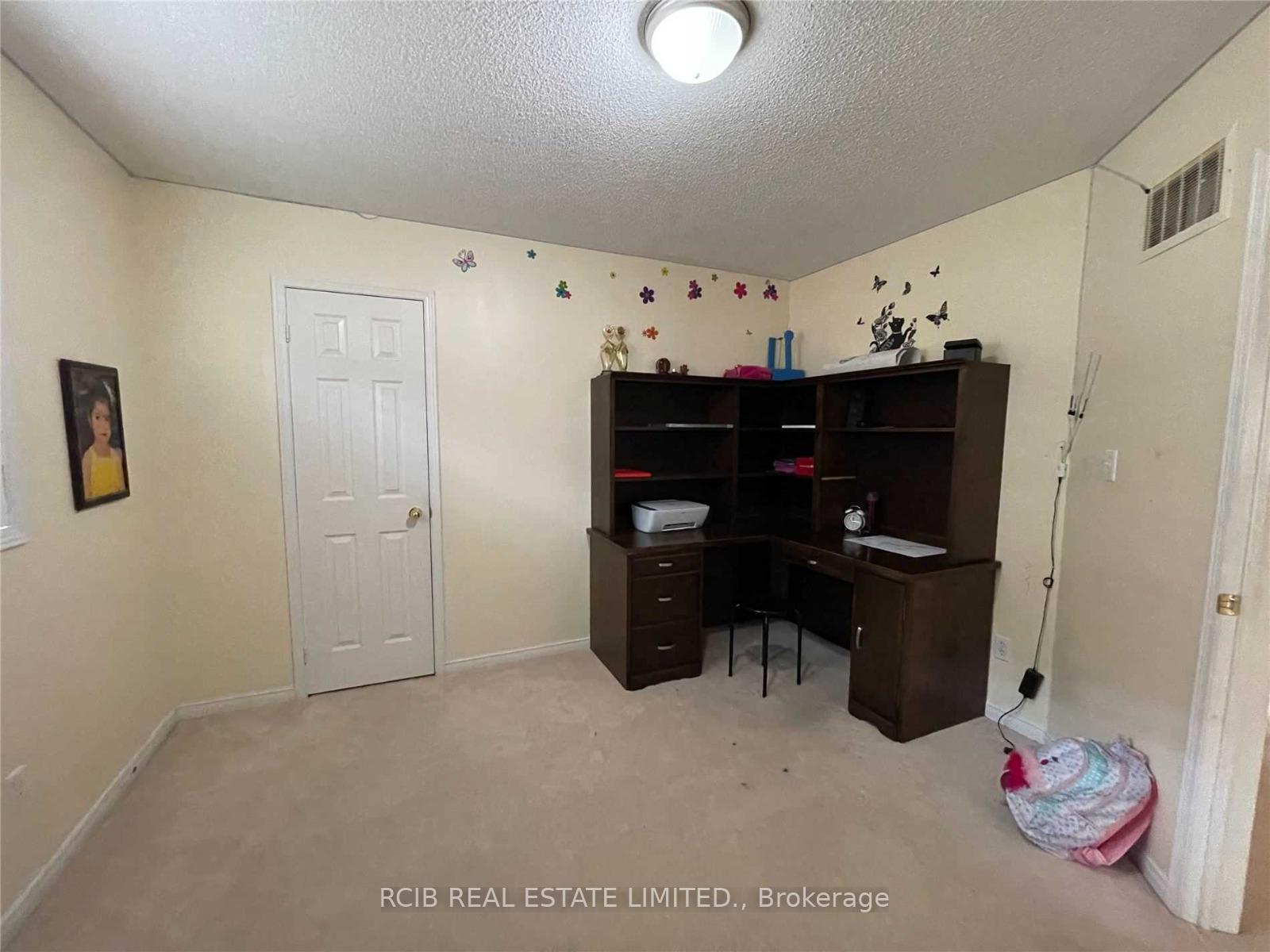 Photo 12 of 17 Schooner Drive S, Brampton, Fletcher's Meadow — HOMEH