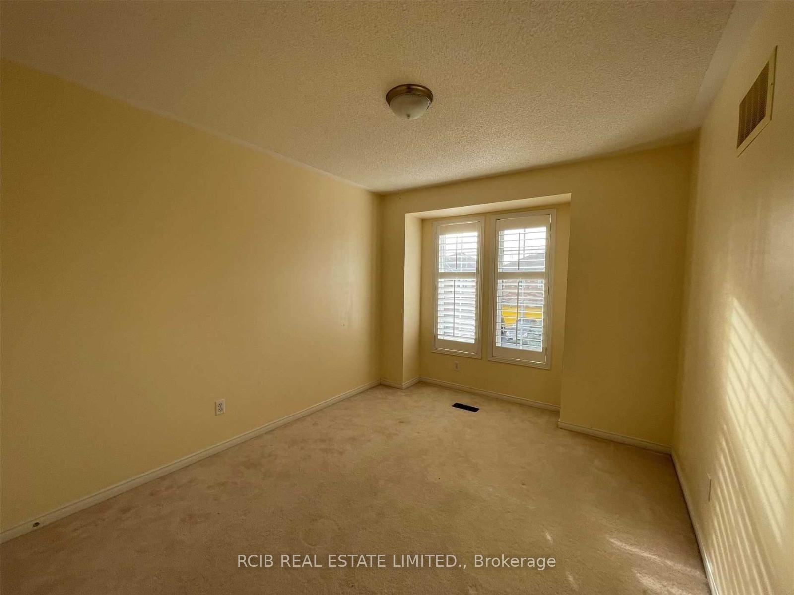 Photo 13 of 17 Schooner Drive S, Brampton, Fletcher's Meadow — HOMEH
