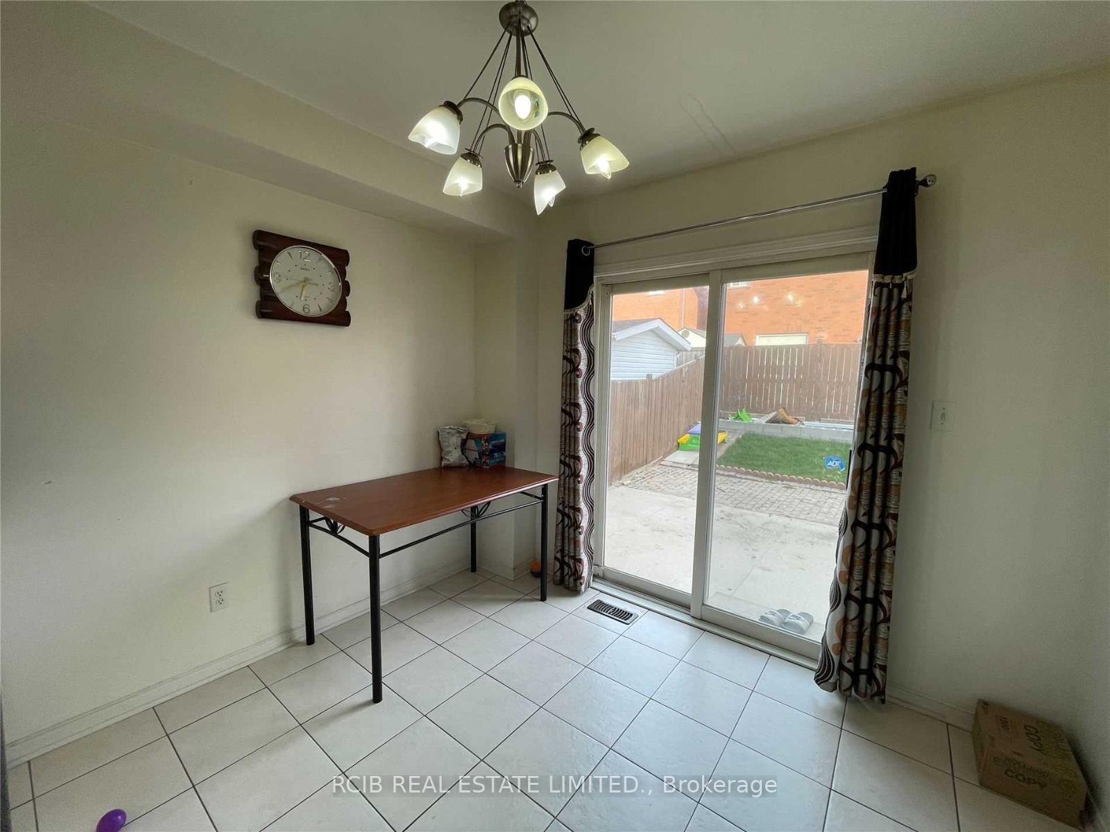 Photo 14 of 17 Schooner Drive S, Brampton, Fletcher's Meadow — HOMEH