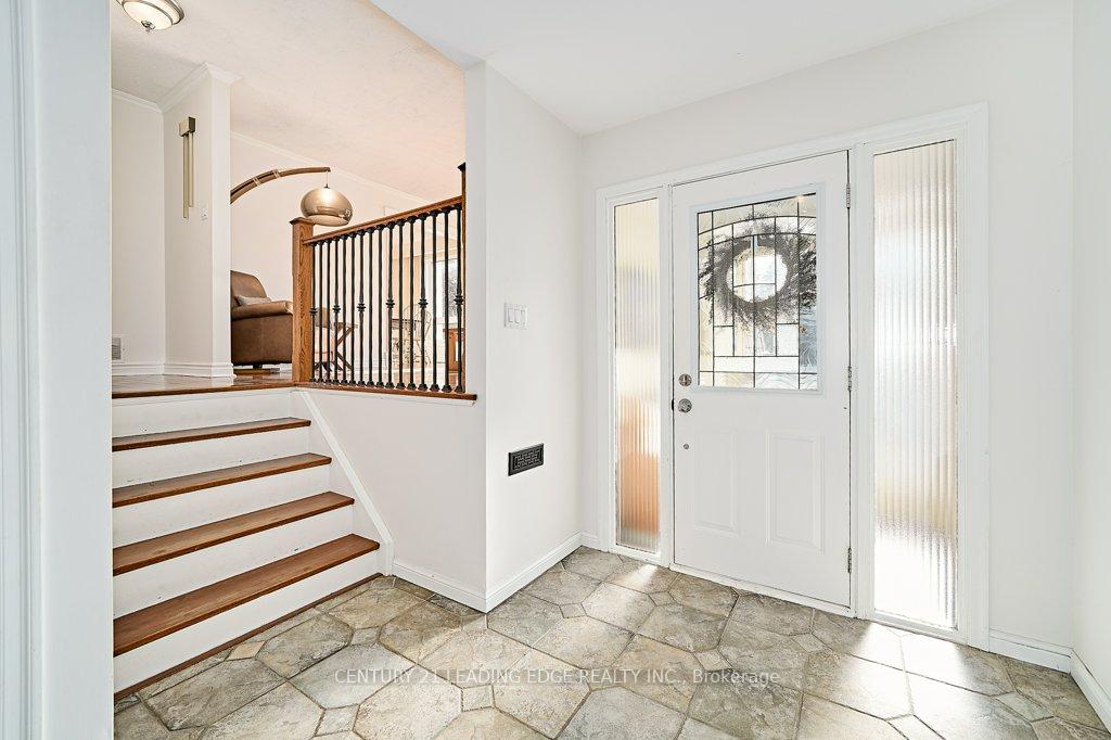 Photo 5 of 25 Eileen Drive, Barrie, Allandale Heights — HOMEH