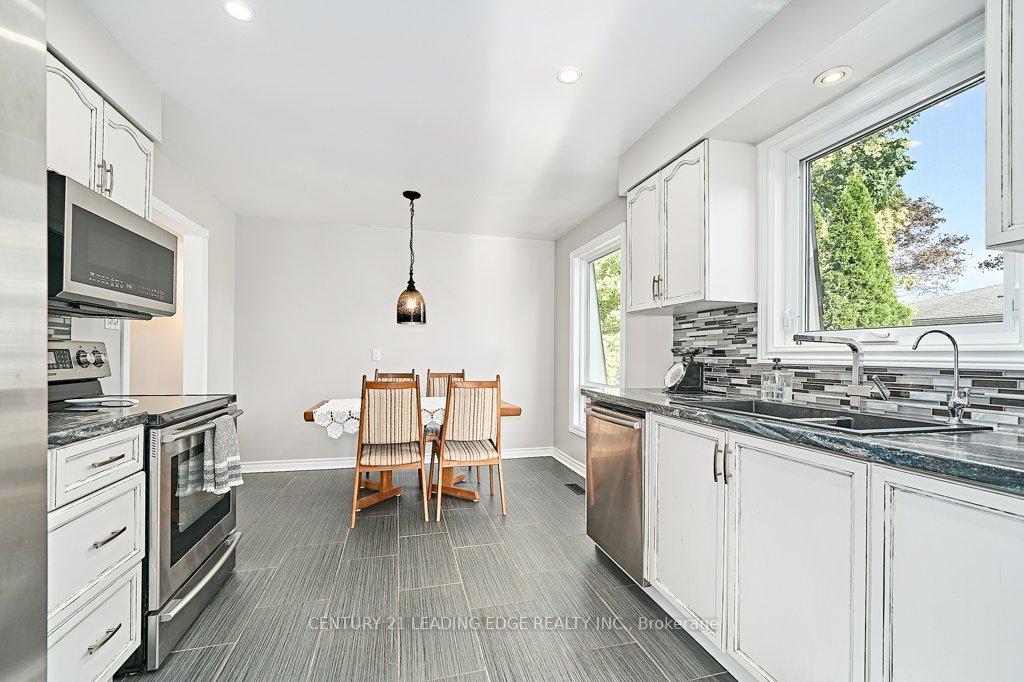 Photo 15 of 25 Eileen Drive, Barrie, Allandale Heights — HOMEH