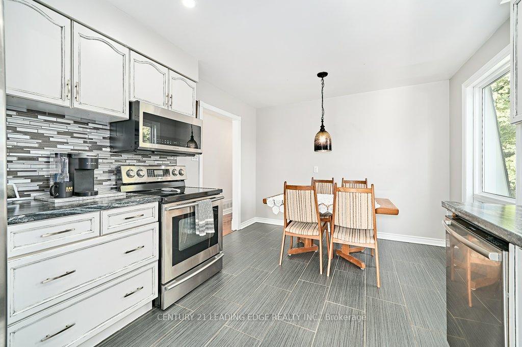 Photo 18 of 25 Eileen Drive, Barrie, Allandale Heights — HOMEH