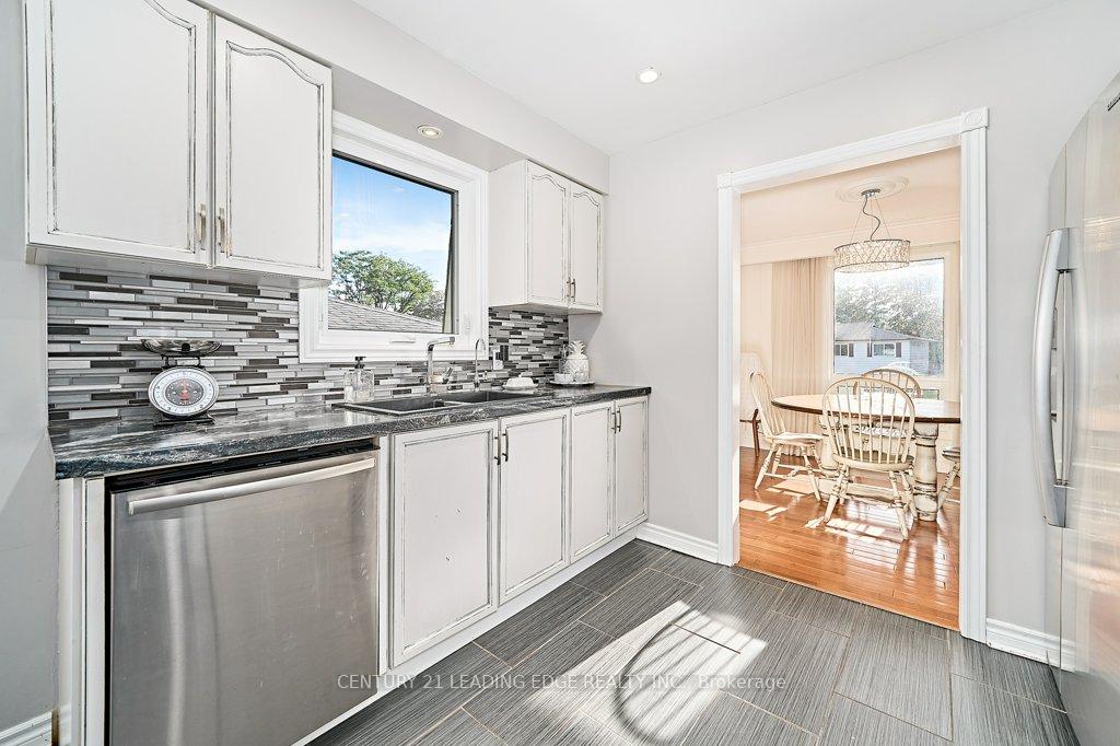 Photo 19 of 25 Eileen Drive, Barrie, Allandale Heights — HOMEH